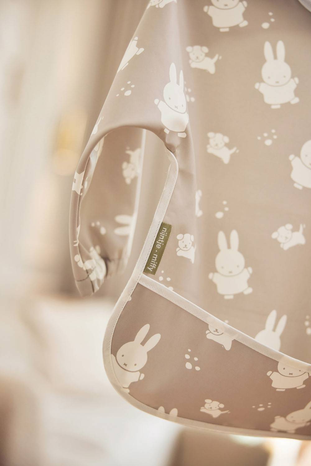 Jollein Lätzchen Wasserdicht mit Ärmeln MiffySnuffy Olive Green Neueste Mode