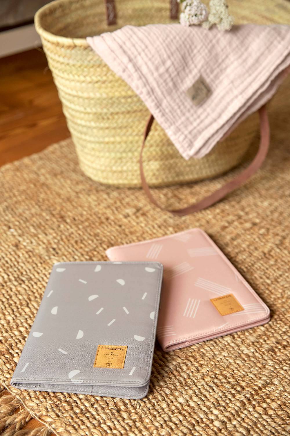 Lässig Mutterpasshülle - Blocks Taupe, Grau Günstig kaufen