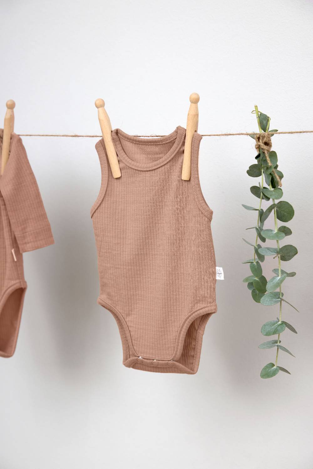 Lässig Baby Body - Ärmellos gerippt, Hellbraun zollfrei
