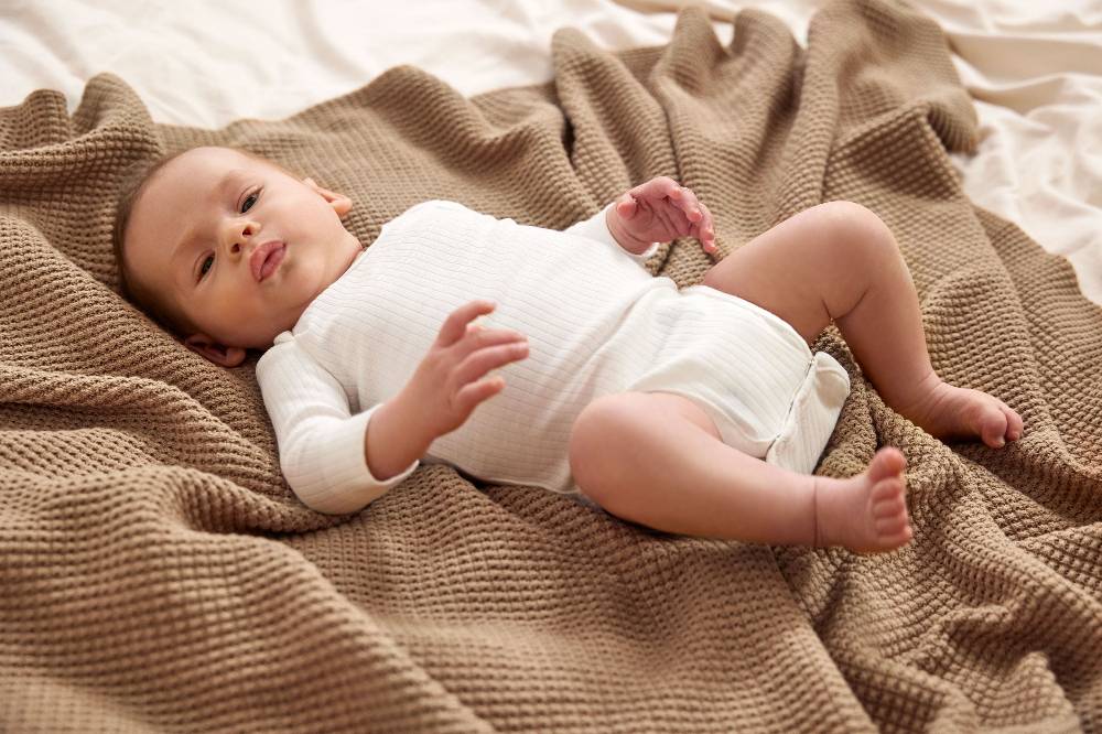Lässig Baby Body Langarm - gerippt, Milky Auslauf