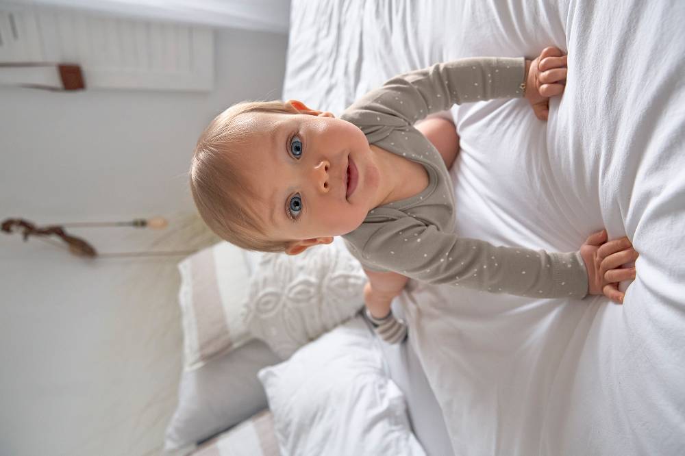 Lässig Baby Wickelbody langarm - Bio Baumwolle, Punkte, Taupe Vatertagsangebot
