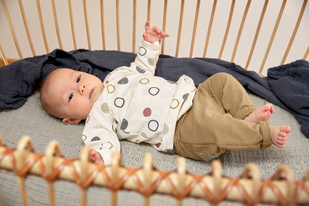 Lässig Baby Schlafanzug - Bio Baumwolle, Circles, Weiß Black Friday