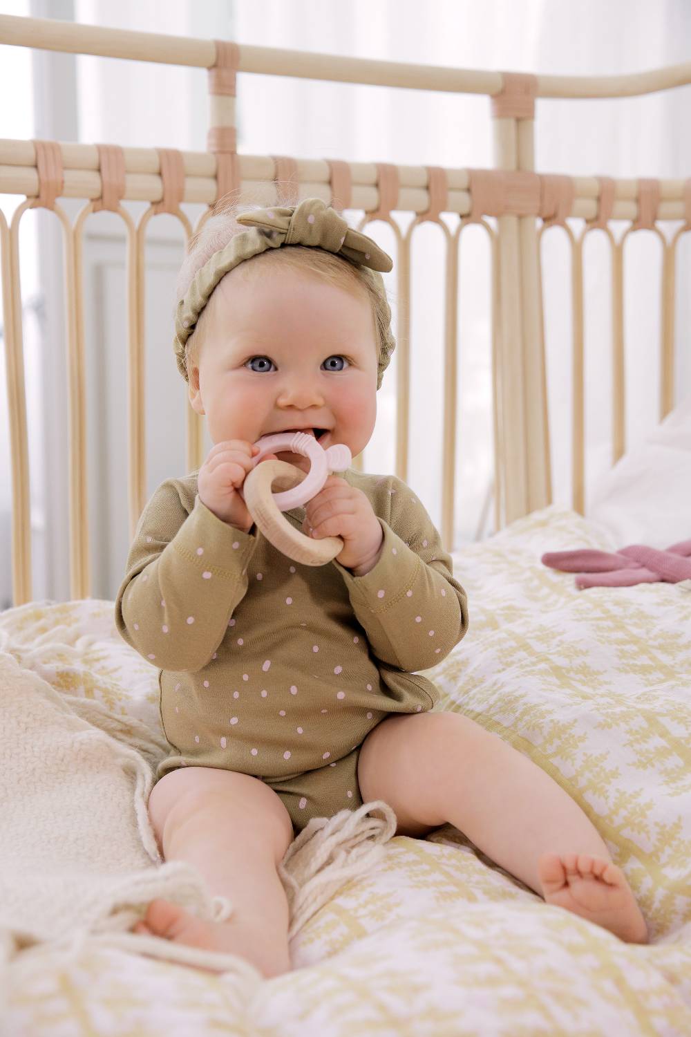 Lässig Baby Body langarm - Bio Baumwolle, Punkte, Gelb Osterangebot