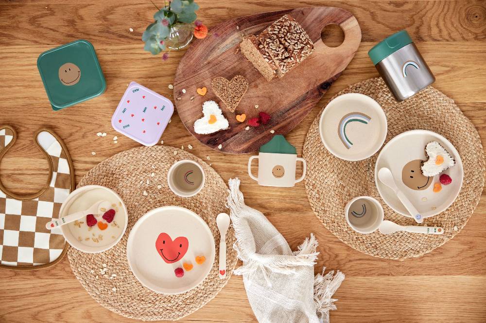 Lässig Kindergeschirr Set (Teller - Schüssel - Becher - Löffel) - Happy Rascals, Smile Blitzverkäufe