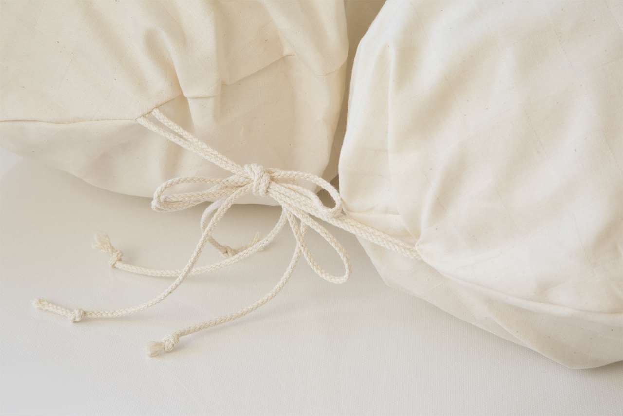 purenature Side sleeper pillow - nursing pillow: With organic cover & kapok filling Riesige Ersparnisse