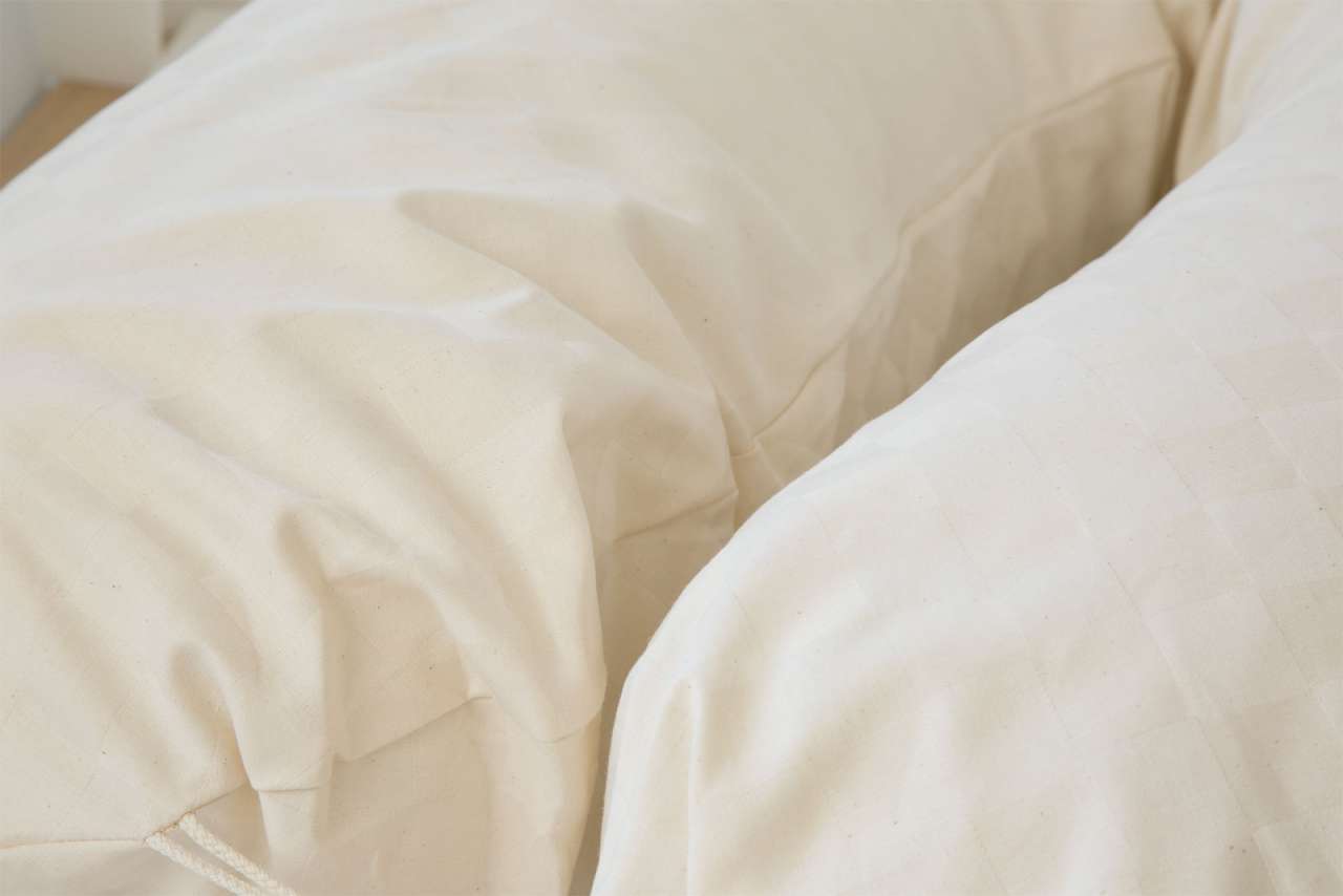 purenature Side sleeper pillow - nursing pillow: With organic cover & kapok filling Riesige Ersparnisse