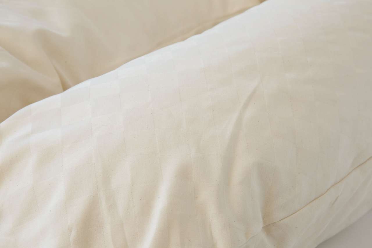 purenature Side sleeper pillow - nursing pillow: With organic cover & kapok filling Riesige Ersparnisse
