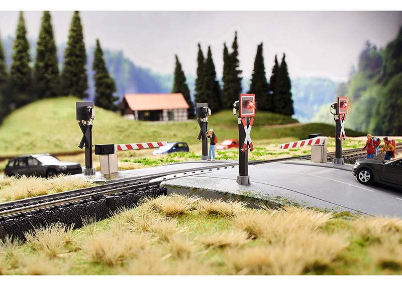 Märklin Märklin Start up - Vollautomatischer Bahnübergang Fabrikpreis