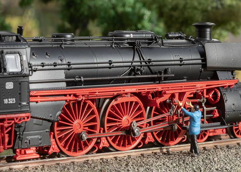 Märklin Dampflokomotive 18 323 Tiefpreis