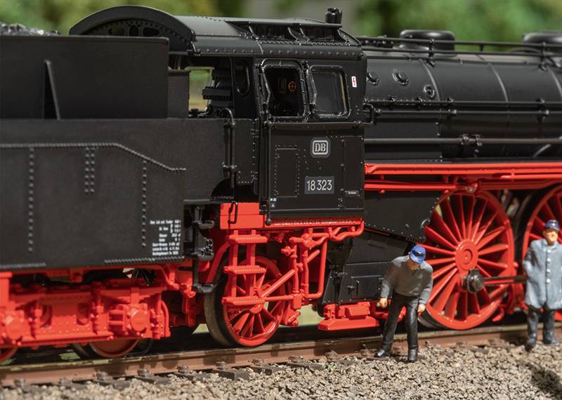Märklin Dampflokomotive 18 323 Tiefpreis