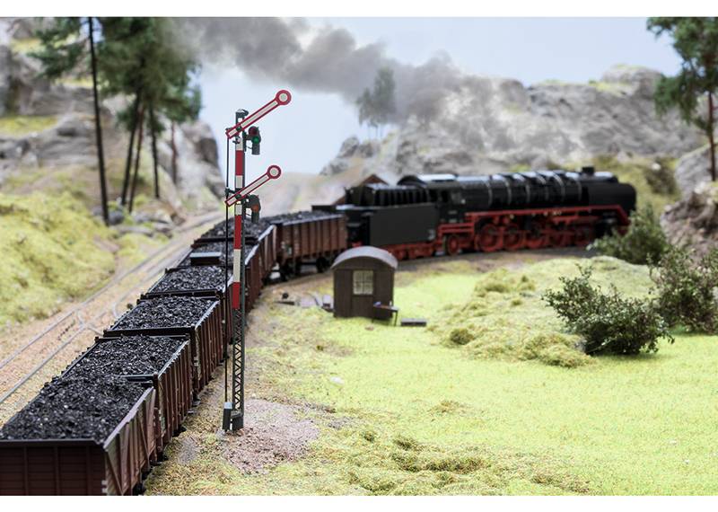 Märklin Hauptsignal mit Gittermast (Hp 0 / Hp 1 / Hp 2) Begrenztes Angebot