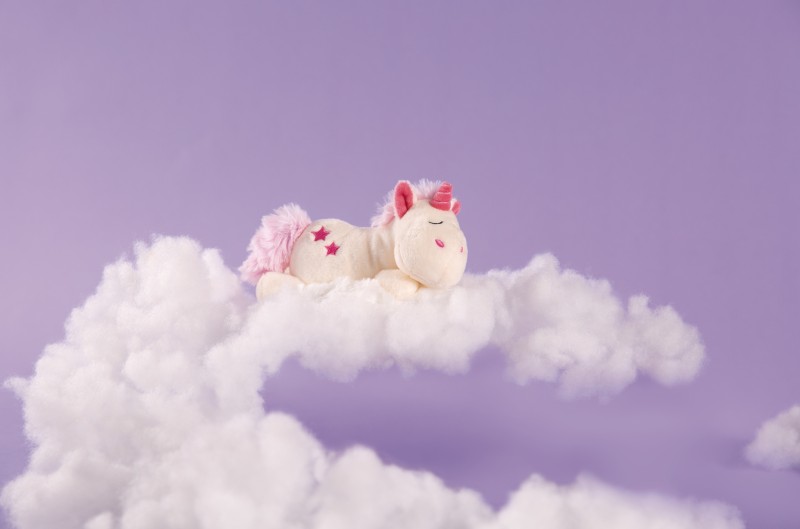 NICI Liegendes Kuscheltier Schlafeinhorn Theodor auf Wolke NICI GREEN Rabatt
