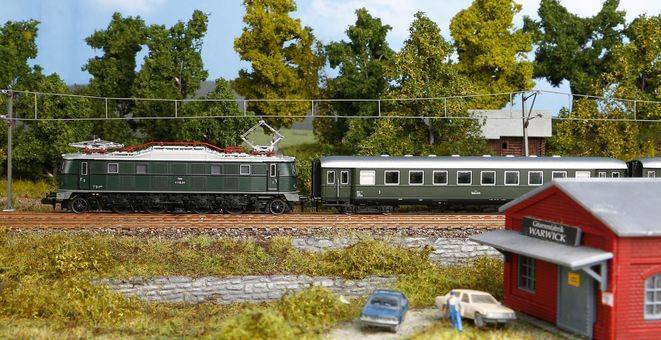Piko N 2er Set Schürzeneilzugwagen ÖBB III Artikelnummer: 40622 Exklusivangebot