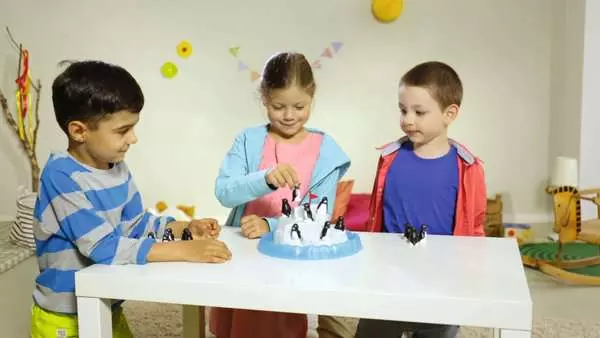 Ravensberger Matratzen Plitsch - Platsch Pinguin - Kinderspiel ab 4 Jahren Blitzangebot