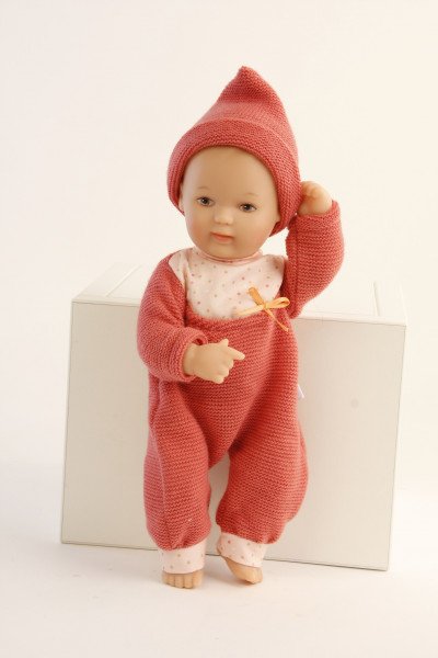 Schildkröt Manufaktur Puppe Mein 1. Baby 28 cm mit Malhaar, braunen Schlafaugen, Strickkleidung rot Räumungsverkauf