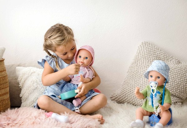 Schildkröt Manufaktur Trink + Näßbaby "Finn" 40 cm mit Malhaar und blauen Schlafaugen, Kleidung g weiss/grün/blau Limitierter Zeitrabatt