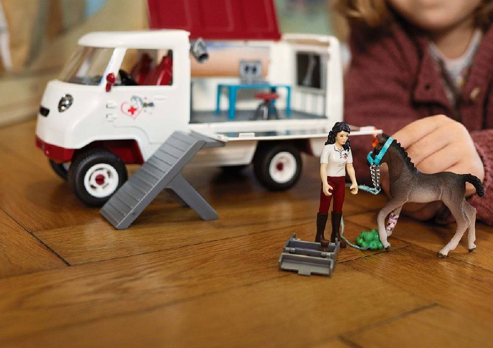 Schleich Mobile Tierärztin mit Hannoveraner Fohlen Saisonale Angebote