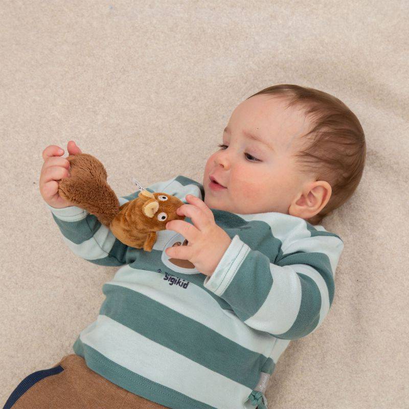 Sigikid Baby Rassel Eichhörnchen, Red Stars Riesige Rabatte