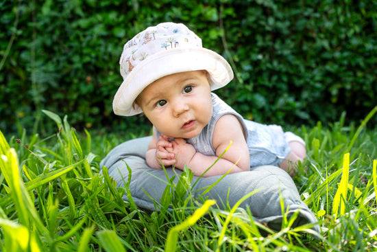 Sterntaler Baby Body ohne Ärmel bedruckt mit Punkten in graublau Osterangebot