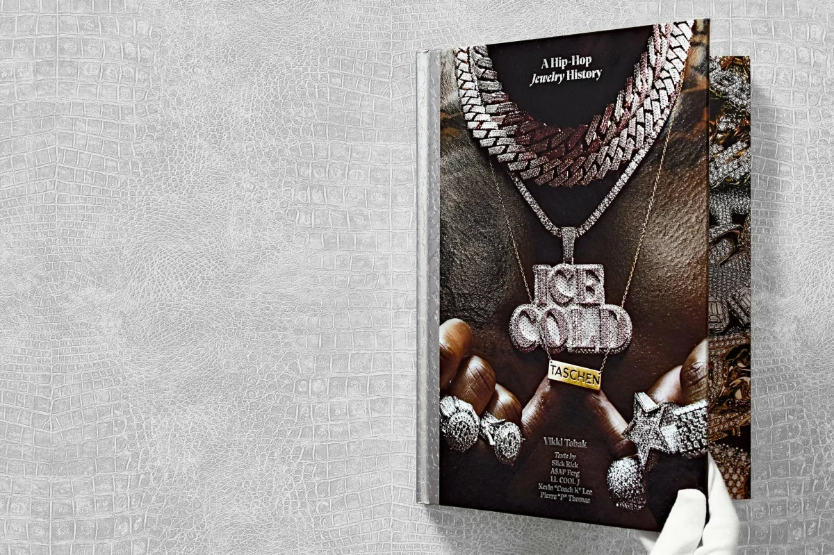 TASCHEN Ice Cold. A Hip-Hop Jewelry History Kauf eins, bekomm eins gratis