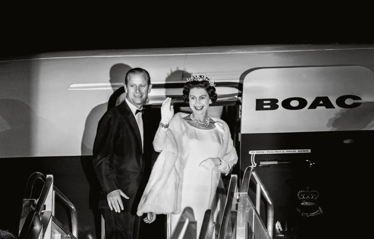 TASCHEN Her Majesty. A Photographic History 1926–2022 Letzte 3 Tage